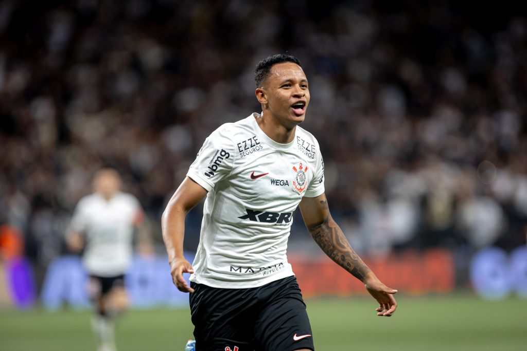 Arthur Sousa soma cinco partidas pelo profissional do Corinthians