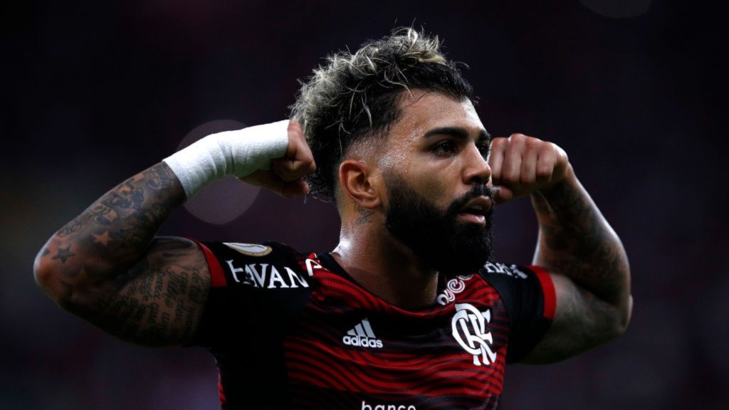 Camisa 99 deve deixar o Rubro-Negro em breve e o Palmeiras é o principal interesado – Foto: Buda Mendes/Getty Images.