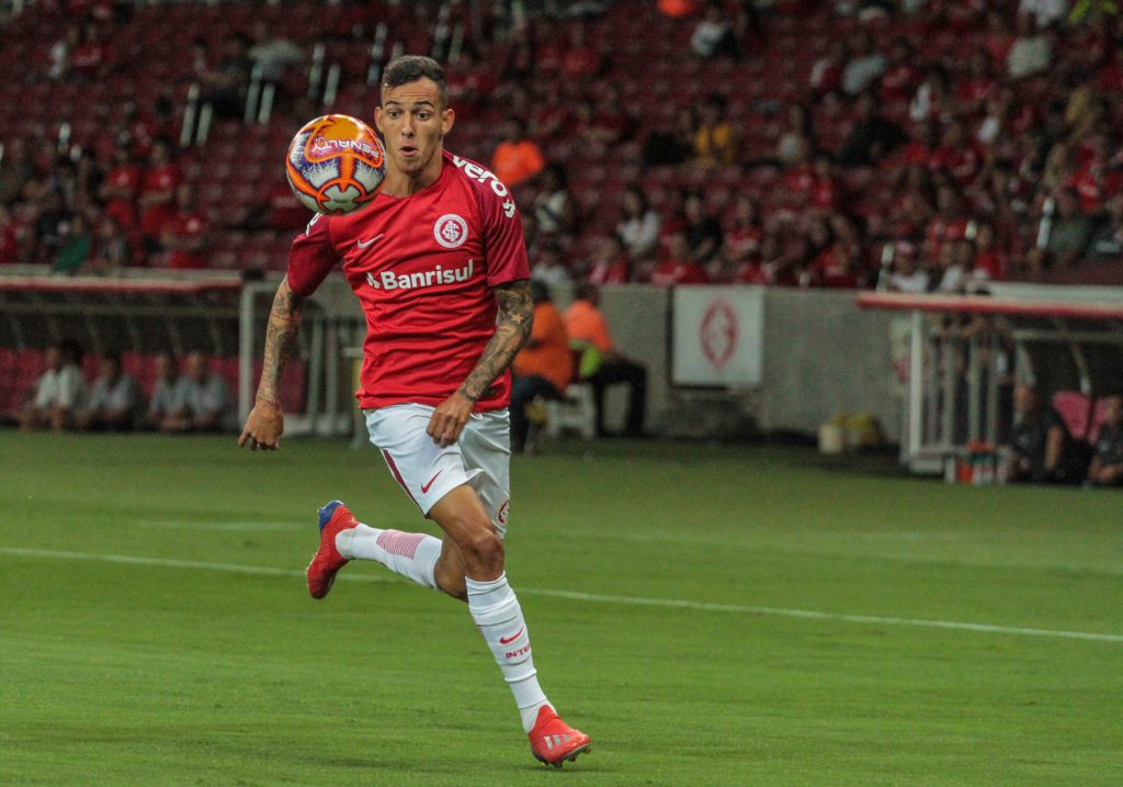 Iago vai voltar ao Internacional no meio deste ano – Foto: Lucas Sabino/AGIF.