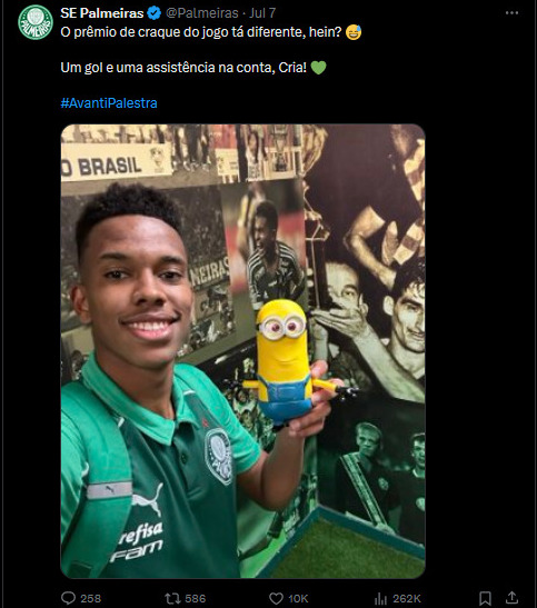 Estevão recebe ‘brinquedo’ após ser o melhor da partida contra o Bahia. Foto: Reprodução – X.